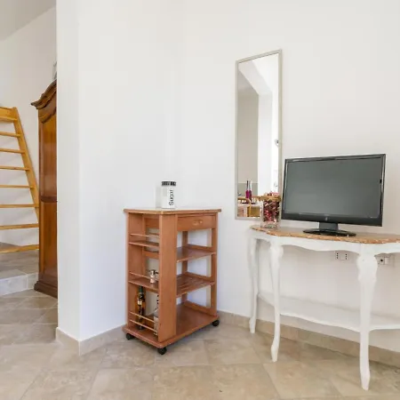 Simplistic In With Terrace Apartment *